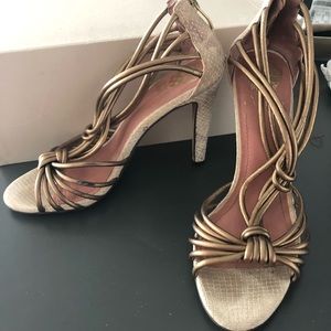 Gorgeous Vince Camuto party shoes golden bronze